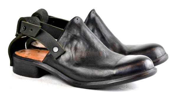 Mule Black  |  Wash Horse - A. McDonald Shoemaker 
