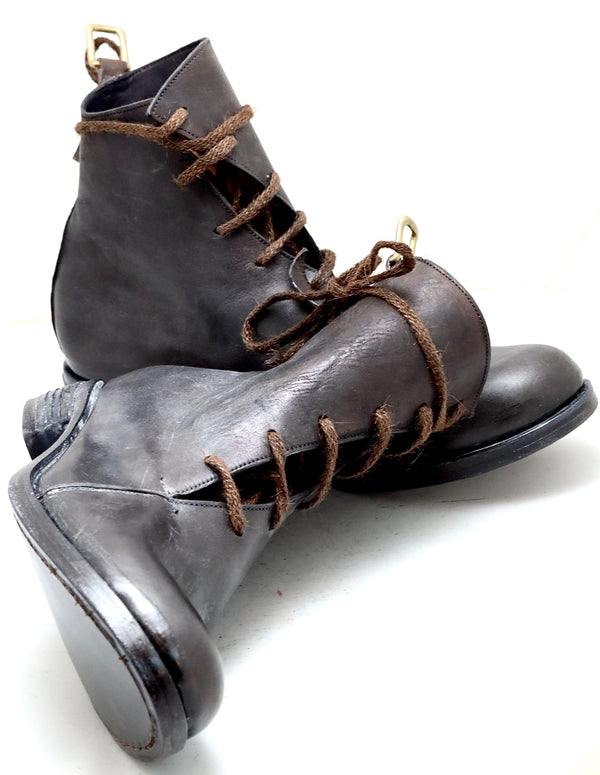 Spiral lace boot  |  Black mud frisone | Horse